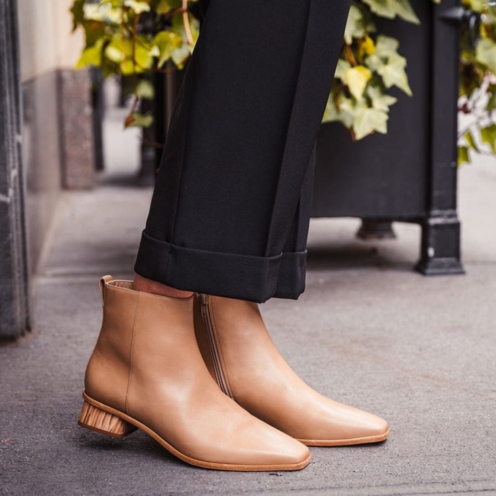 Bernardo Helene ankle boots size 8